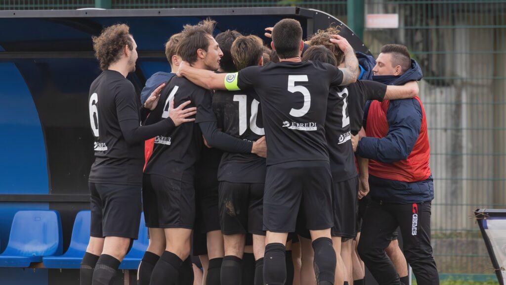 ECCELLENZA – VITTORIA DI RIGORE PER LA JULIA SAGITTARIA. CONTRO IL CAERANO TRE PUNTI D’ORO.
